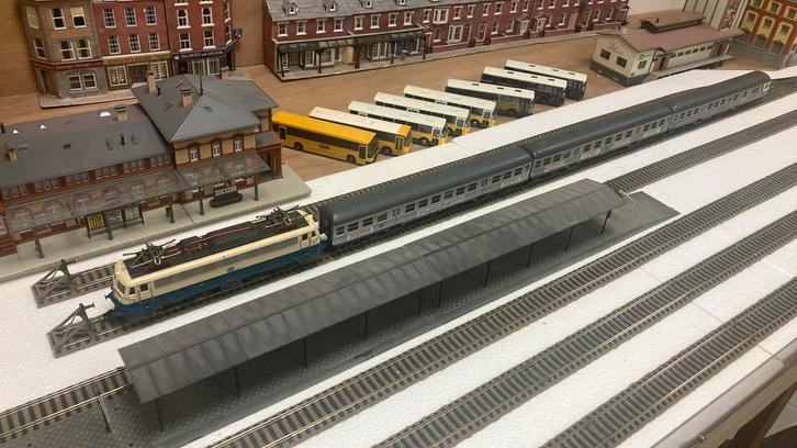 Fleischmann DB treinstel grijs + BR110 blauw/beige, Hobby en Vrije tijd, Modeltreinen | H0, Gebruikt, Treinset, Gelijkstroom, Fleischmann