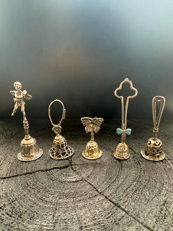 5 Zilveren Miniatuur Belletjes beschikbaar voor biedingen