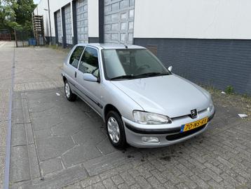 Peugeot 106 in grijze kleur - 2004 beschikbaar voor biedingen