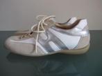 GRATIS VERZENDEN | HARTJES nieuwe witte sneakers 36.5, Kleding | Dames, Schoenen, Verzenden, Wit, Nieuw, Sneakers of Gympen