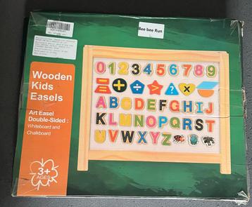 Houten Kinder Ezel met Accessoires beschikbaar voor biedingen