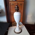 Antieke Petroleumlamp  Witglas met aangevulde onderdelen., Ophalen of Verzenden