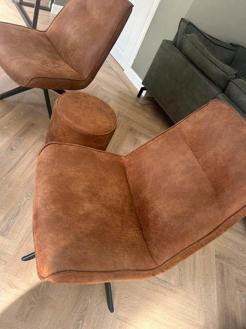 2 draaifauteuils / draai stoelen met poef van woood, Huis en Inrichting, Fauteuils, Zo goed als nieuw, Stof, 50 tot 75 cm, Minder dan 75 cm