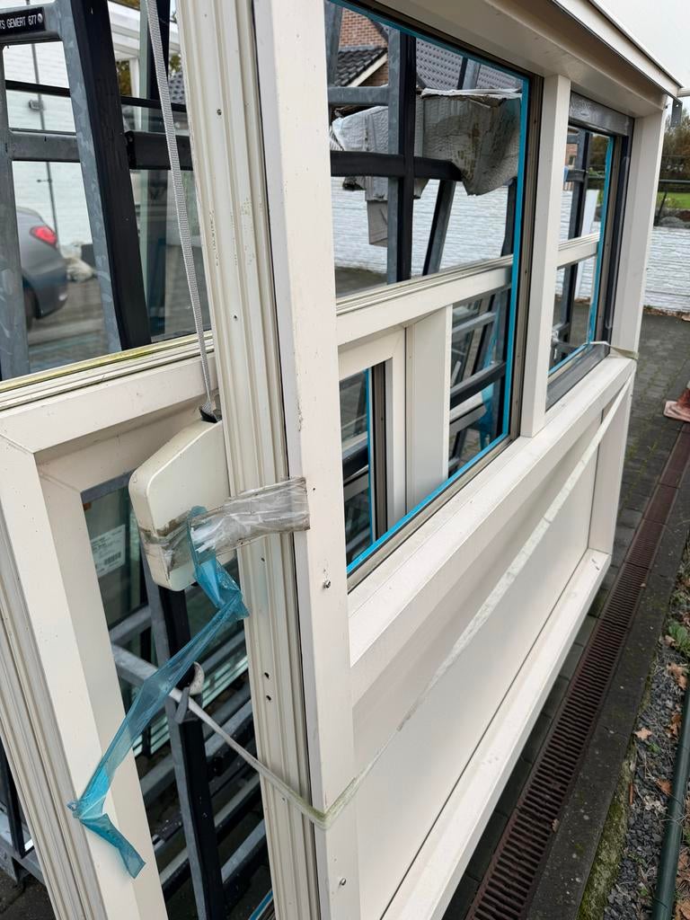 Raamkozijn met glas, Doe-het-zelf en Verbouw, Kozijnen en Schuifpuien, Kunststof, Gebruikt, Ophalen of Verzenden, 150 tot 225 cm