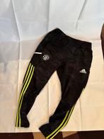 Manchester united Adidas trainingsbroek, Kleding | Heren, Maat 48/50 (M), Zwart, Ophalen of Verzenden, Zo goed als nieuw
