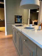 Klassieke handgemaakte showroom keuken geschilderde fronten, Huis en Inrichting, Keuken | Complete keukens, Nieuw, Groen, Overige typen