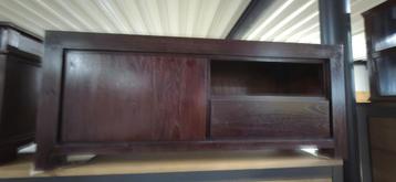 hoog dressoir beschikbaar voor biedingen