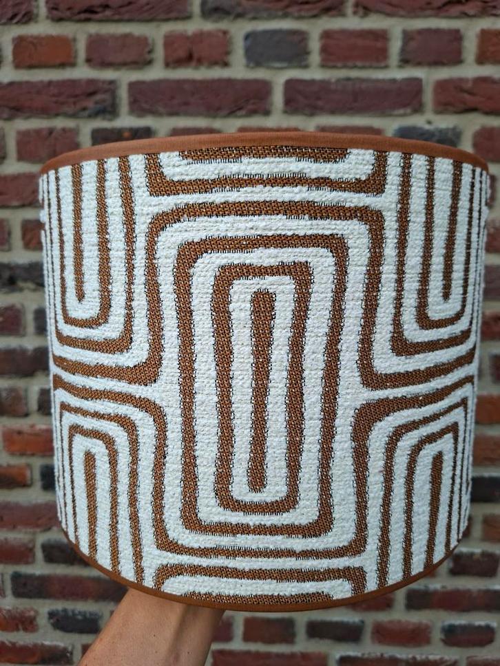 Handgemaakte lampenkap doolhofmotief bruin 30 cm doorsnede, Huis en Inrichting, Lampen | Lampenkappen, Ophalen of Verzenden