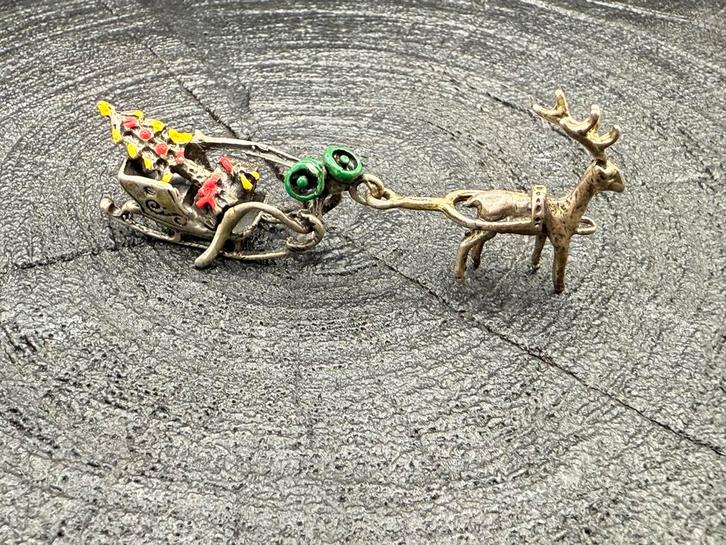 Zilveren Miniatuur Arrenslee met Rendier, Sieraden, Tassen en Uiterlijk, Broches, Gebruikt, Zilver, Minder dan 4 cm, Ophalen of Verzenden