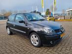 Renault Clio 1.4 16V (bj 2005) Nieuwe APK! 16-12-2026, Auto's, Voorwielaandrijving, 15 km/l, Zwart, Handgeschakeld