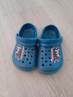 Te koop blauwe slippers met dino maat 25, Jongen, Overige typen, Gebruikt, Ophalen of Verzenden