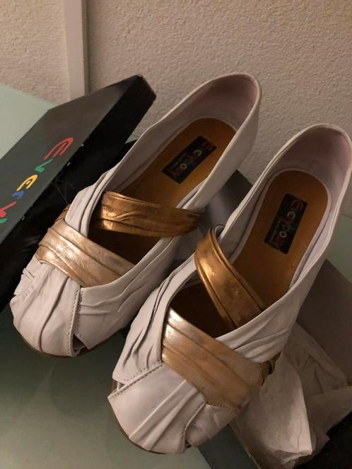 EVERYBODY boterzachte leren schoentjes goud/wit mt 41, Kleding | Dames, Schoenen, Zo goed als nieuw, Schoenen met lage hakken