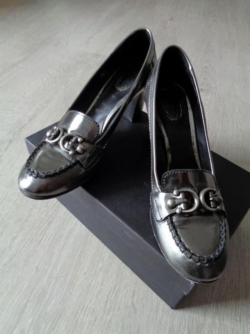 Triver Flight leren pumps, maat 39 NIEUW, Kleding | Dames, Schoenen, Nieuw, Pumps, Grijs, Verzenden