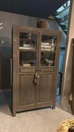 Vitrine kast vergrijsd, Ophalen