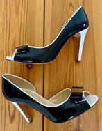 Paul Noyen - Peeptoe Pumps - Zwart Wit Lak - Maat 39, Pumps, Zwart, Ophalen of Verzenden, Zo goed als nieuw