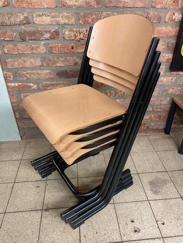 Vintage schoolstoel kantinestoel zithoogte 46cm stapelbaar beschikbaar voor biedingen