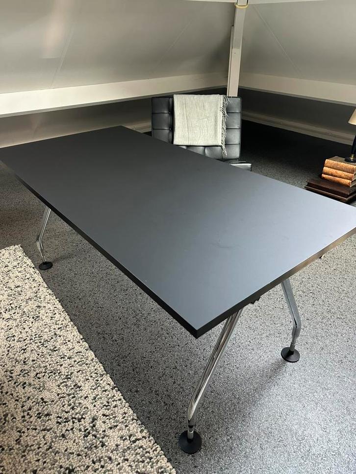 Bureau Vitra adhoc Classic + speciaal Arpa Fenix blad 160x80, Huis en Inrichting, Bureaus, Zo goed als nieuw, Bureau, In hoogte verstelbaar