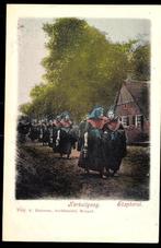 Staphorst (Ov.), Kerkuitgang in Klederdracht, ca. 1902, Ophalen of Verzenden, Voor 1920, Gelopen, Overijssel