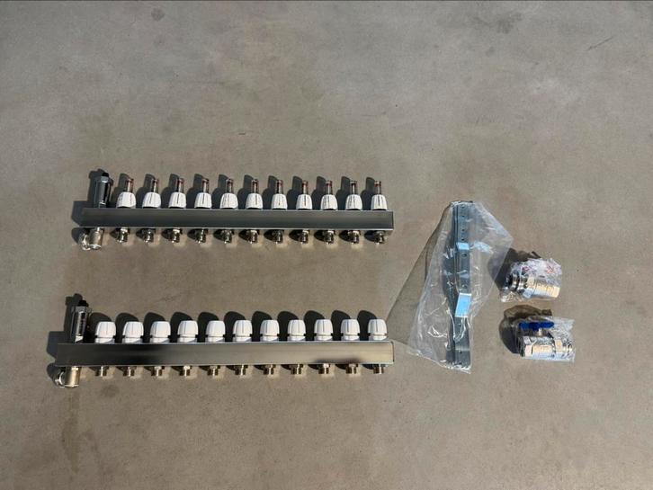 Meerdere RVS verdelers in doos, Doe-het-zelf en Verbouw, Verwarming en Radiatoren, Nieuw, Overige typen, 800 watt of meer, Minder dan 30 cm