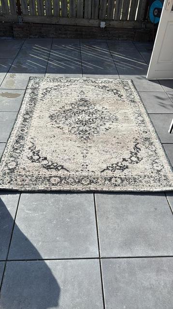 Vloerkleed 160x230 te koop beschikbaar voor biedingen