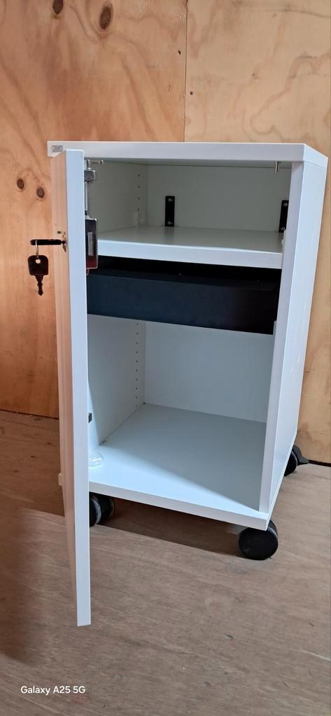 Kast met slot en uitschuifbare lade, wit, sedus, Huis en Inrichting, Kasten | Lockerkasten, Gebruikt, Ophalen