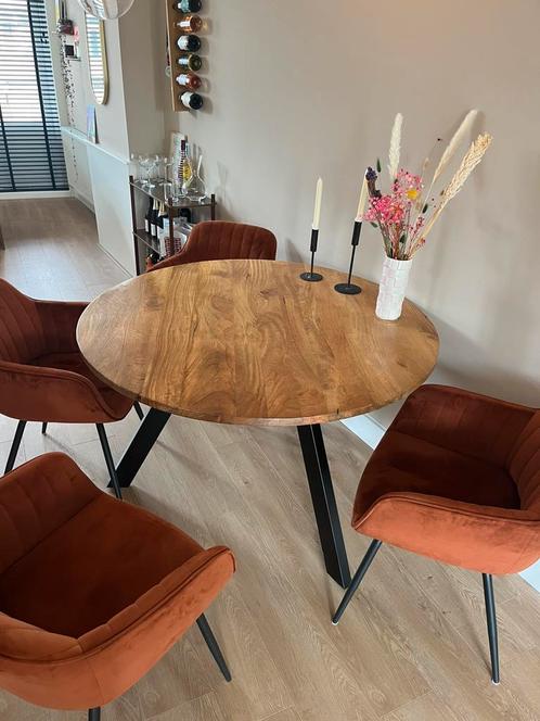 Ronde, mangohouten tafel met 4 stoelen te koop, Huis en Inrichting, Tafels | Eettafels, Zo goed als nieuw, 100 tot 150 cm, Vier personen