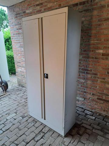 Goede metalen kast, archiefkast, dossierkast! beschikbaar voor biedingen
