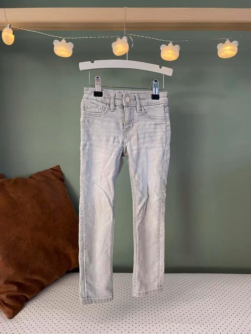 Lichtgrijze skinny jeans H&M, maat 104, Kinderen en Baby's, Kinderkleding | Maat 104, Gebruikt, Meisje, Broek, Ophalen of Verzenden