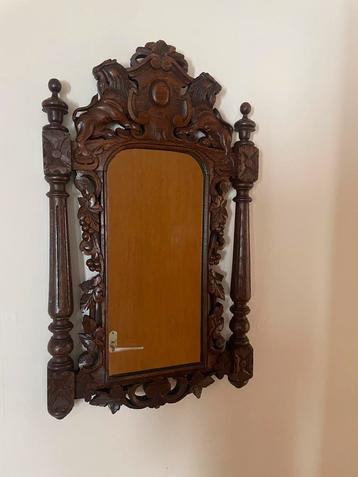 Antieke Wandspiegel met Houten Frame beschikbaar voor biedingen
