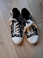 Gym schoenen maat 30 met dino's, Gebruikt, Sportschoenen, Ophalen of Verzenden, Jongen