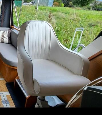 Captain Chair / Voetsteun / Kruisvoet beschikbaar voor biedingen
