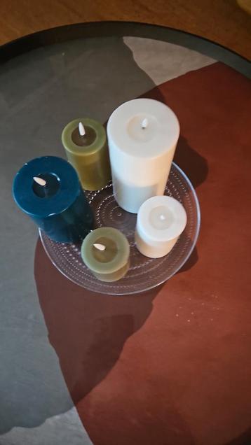 Set van decoratieve kaarsen op Ittala schalen beschikbaar voor biedingen