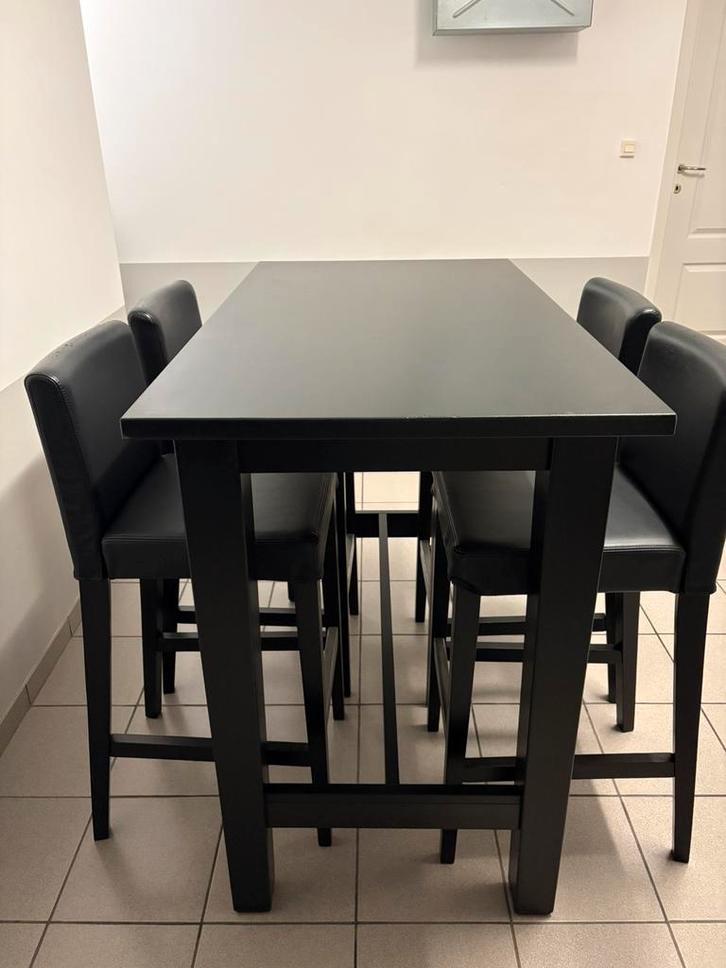 Bartafel + 4 barkrukken zwart Ikea, Huis en Inrichting, Barkrukken, Gebruikt, 60 tot 90 cm, Hout, 4 krukken, Met voetsteun, Ophalen