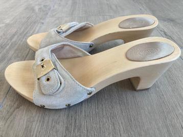 Halfhoge beige suèdeleren kleppers Scholl mt 38 beschikbaar voor biedingen