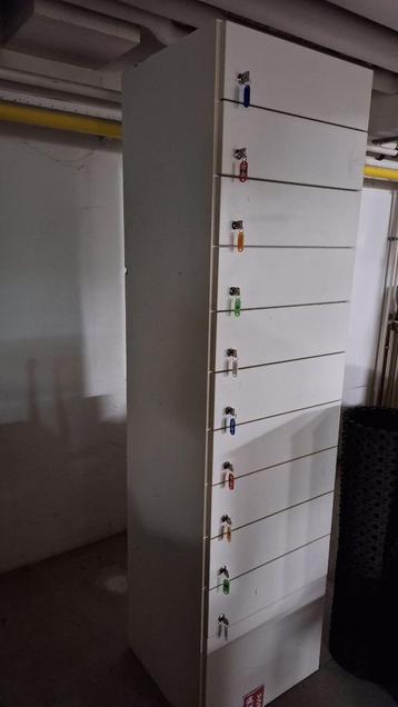 lockerkast  beschikbaar voor biedingen