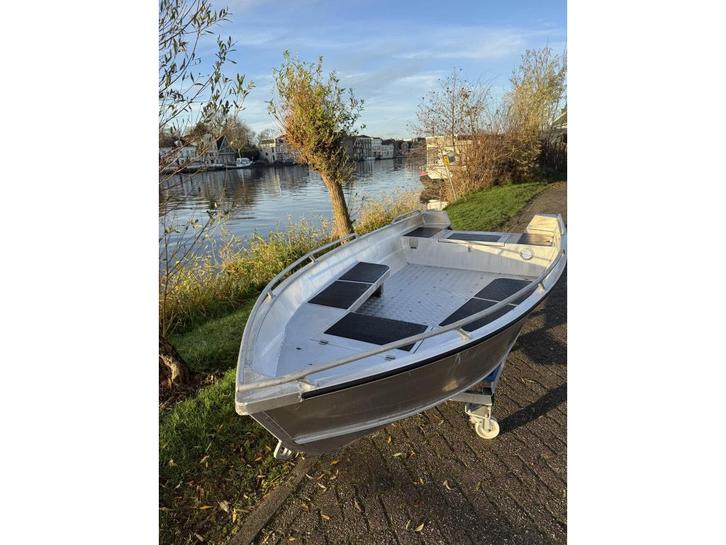 Qwest R400 - Zelflozend en kussenset, Watersport en Boten, Vis- en Consoleboten, Gebruikt, Tot 10 pk, 3 tot 6 meter, Aluminium