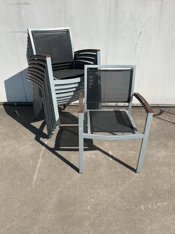 17 stuks luxe Textileen horeca terras stoelen stapelbaar beschikbaar voor biedingen
