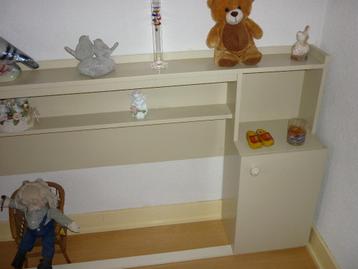 Grenenhouten voorfront voor bed ombouw in zeer goede staat beschikbaar voor biedingen