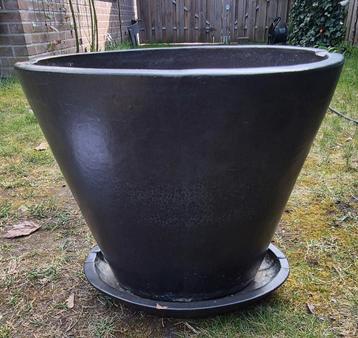 ovalen bloempot redelijk groot beschikbaar voor biedingen
