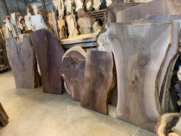 Droge grillige boomstamplanken taxus redwood blackwood olijf beschikbaar voor biedingen