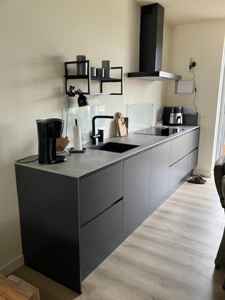 Vrijwel nieuwe antraciet NUVA keuken, Huis en Inrichting, Keuken | Complete keukens, Zo goed als nieuw, Overige typen, Overige kleuren