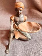 Oud figuurtje met schaal – Italiaans, spelter, Ophalen, Gebruikt