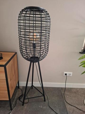 Industriële Vloerlamp beschikbaar voor biedingen