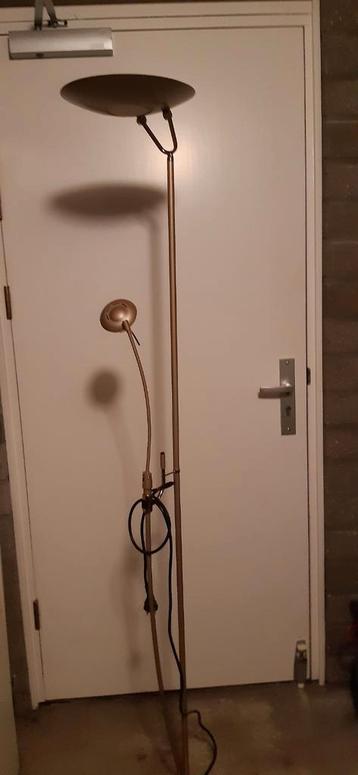 Staande vloerlamp beschikbaar voor biedingen