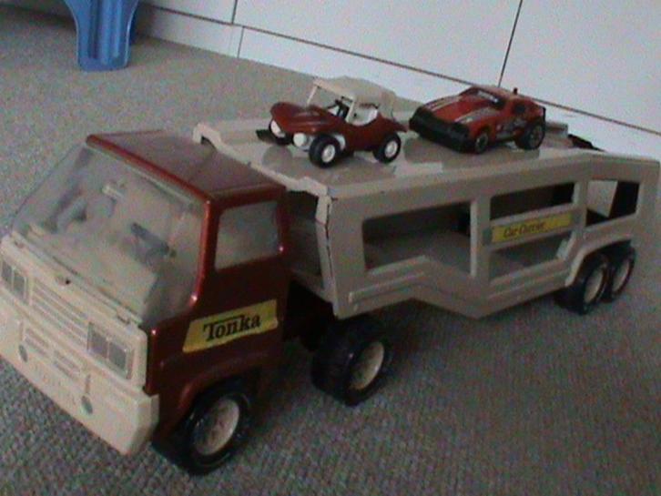 Grote Tonka autotransporter, Hobby en Vrije tijd, Modelauto's | Overige schalen, Zo goed als nieuw, Bus of Vrachtwagen, Ophalen of Verzenden