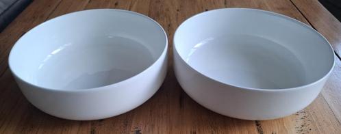 2 grote witte Walra serveerschalen, slakommen, 23 cm, Huis en Inrichting, Keuken | Servies, Gebruikt, Schaal of Schalen, Effen