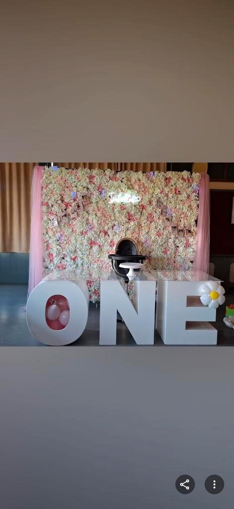 Flowerwall Lichtroze/Wit  te huur, Hobby en Vrije tijd, Feestartikelen, Nieuw, Versiering, Geboorte of Huwelijk, Ophalen of Verzenden