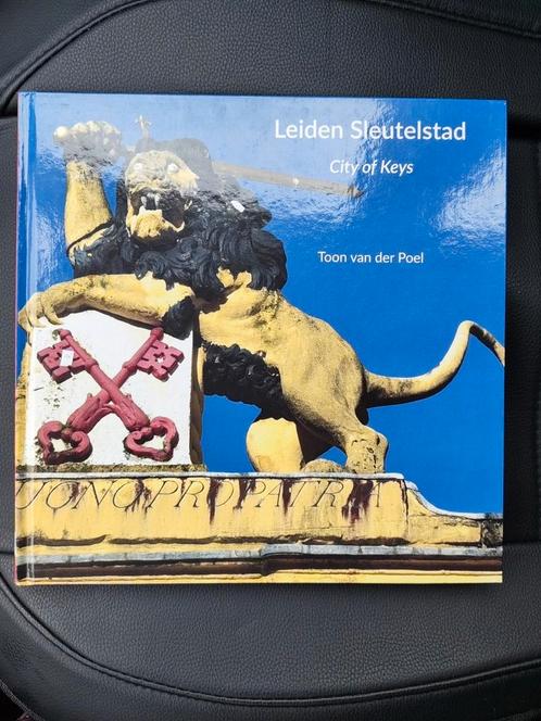 Toon van der Poel - Leiden Sleutelstad, Boeken, Kunst en Cultuur | Fotografie en Design, Zo goed als nieuw, Fotografen, Ophalen of Verzenden