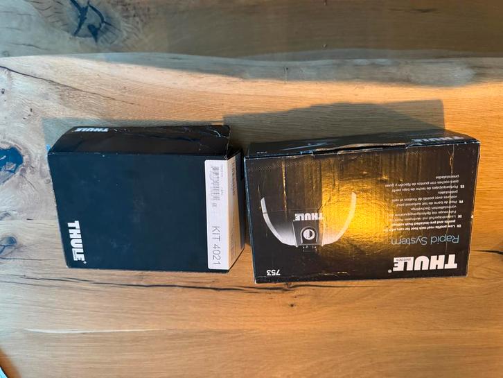 Thule Rapid System 753 + Kit 4021 - voetenset voor dakdrager, Auto diversen, Dakdragers, Zo goed als nieuw, Ophalen of Verzenden