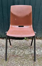 11x Thur op seat kunststof stoel met kunststof kuip., Huis en Inrichting, Stoelen, Vijf, Zes of meer stoelen, Kunststof, Bruin